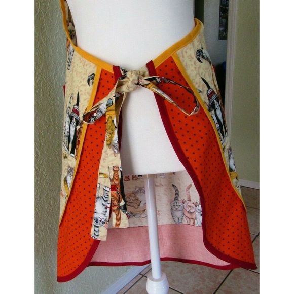 Women's Apron Handmade "Kittens on the Beach" - Picture 3 of 6